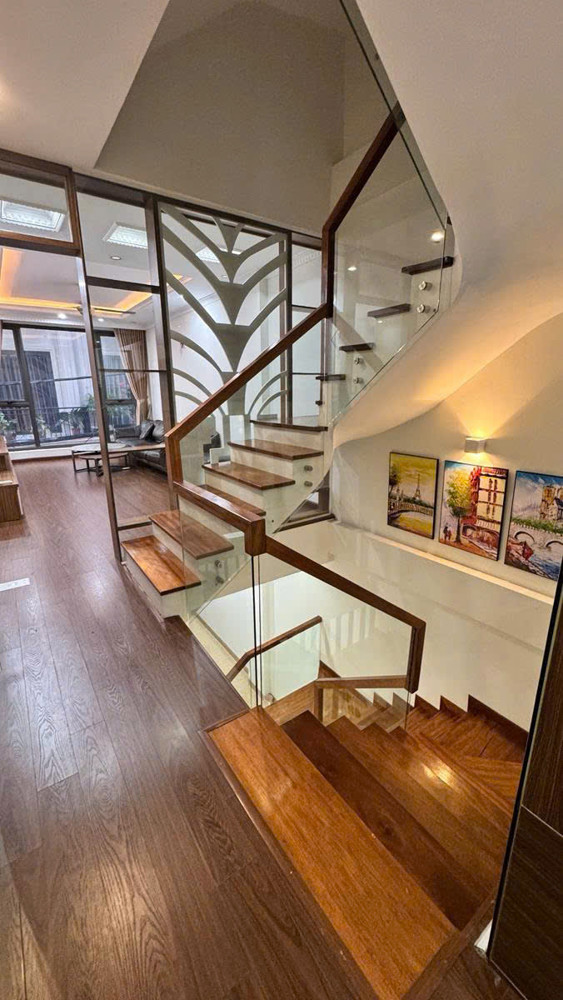 NHÀ MỚI Ô TÔ ĐỖ CỬA Nguyễn Sơn 50m2 X 5 Tầng 16.5 tỷ Long Biên