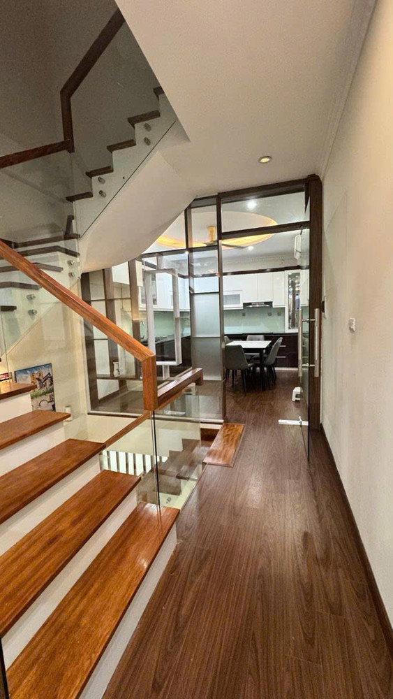 NHÀ MỚI Ô TÔ ĐỖ CỬA Nguyễn Sơn 50m2 X 5 Tầng 16.5 tỷ Long Biên