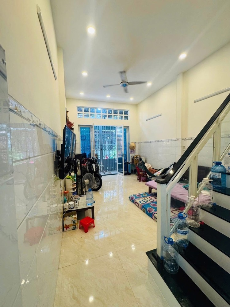 Bán nhà mặt phố Lê Văn Quới, Bình Tân. DT 4x12m, 2 tầng, 2PN. Sổ hồng, giá 4.6 tỷ. LH: 0909898125 Bán nhà mặt phố Lê Văn Quới, Bình Tân. DT 4x12m, 2 tầng, 2PN. Sổ hồng, giá 4.6 tỷ. LH: 0909898125