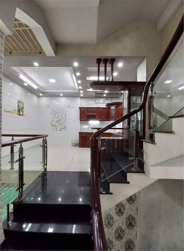 Bán nhà mặt phố Hồ Văn Long, Bình Tân. DT 60m2, 5 tầng, 7PN. Sổ hồng, giá 7.9 tỷ. LH: 0909898125