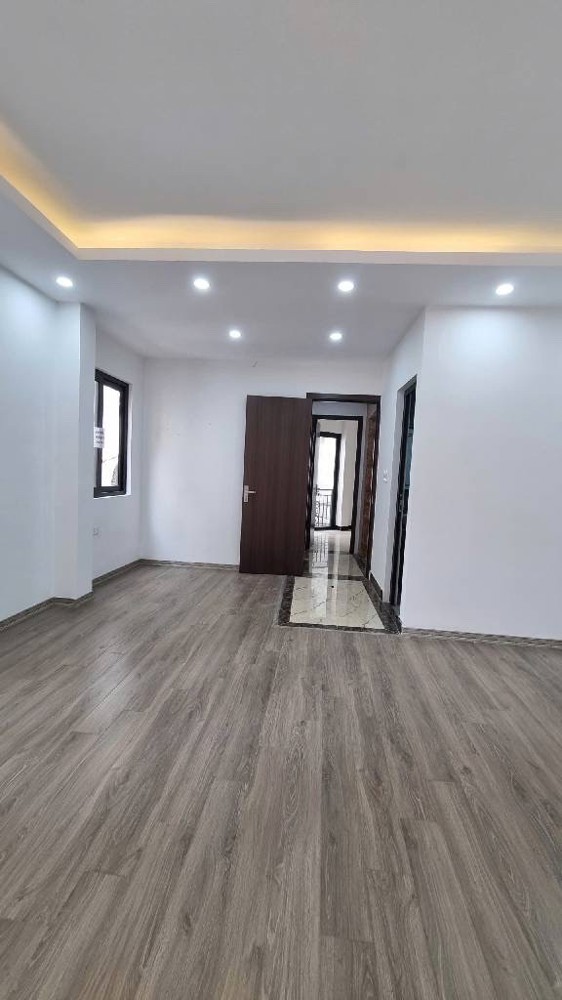 HOÀNG QUỐC VIỆT 51M x6 TẦNG THANG MÁY-21 TỶ,Ô TÔ TRÁNH ĐỖ,NGÕ THÔNG KINH DOANH