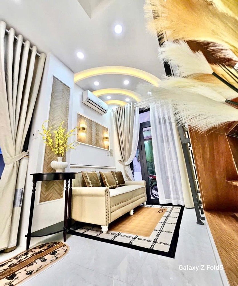 Bán nhà Hoàng Văn Thụ, P.9, 3x10m, 3 tầng, 3pn, 3wc, 5.98 tỷ, TL