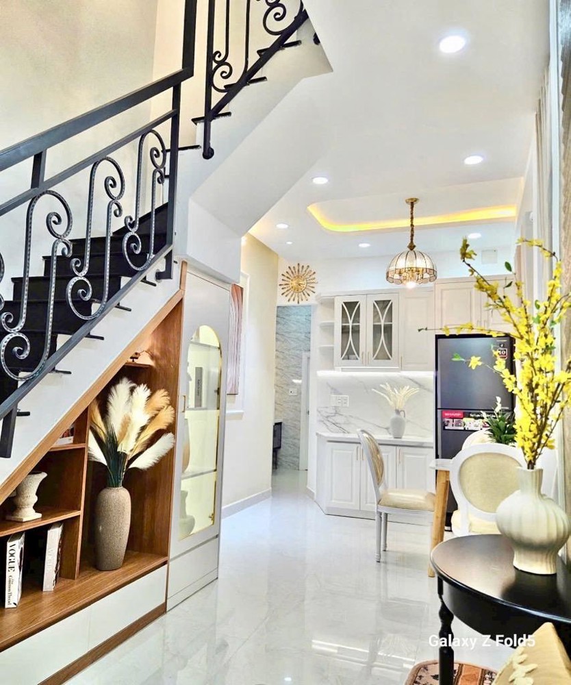 Bán nhà Hoàng Văn Thụ, P.9, 3x10m, 3 tầng, 3pn, 3wc, 5.98 tỷ, TL