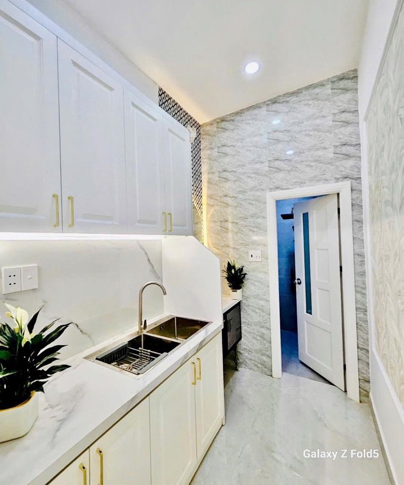 Bán nhà Hoàng Văn Thụ, P.9, 3x10m, 3 tầng, 3pn, 3wc, 5.98 tỷ, TL