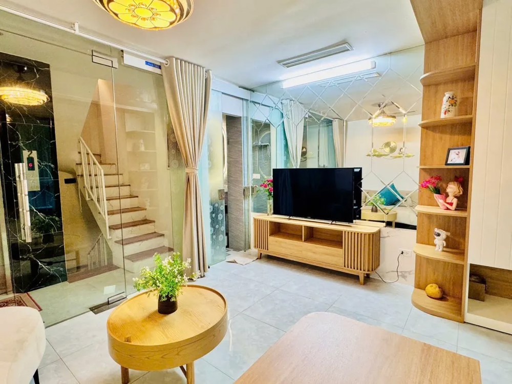 Nhà đẹp mặt ngõ Trích Sài - Tây Hồ, cách Hồ Tây 40m, DT35m2, 7 tầng, MT4.4m