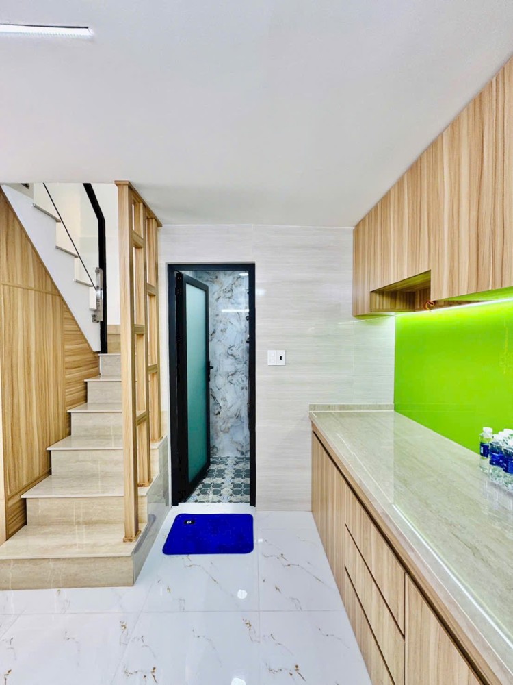 Nhà gần Đại học Văn Hiến, Ni Sư Huỳnh Liên, 44m², 5 tầng – Giá chỉ 5,5  tỷ