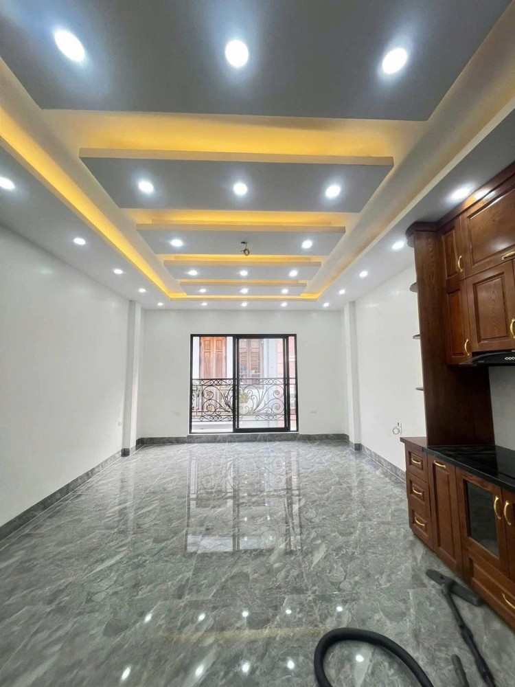 Nhà Hoàng Quốc Việt, ngõ thông, ôtô vào nhà, 20m ra phố, DT45m2, 6 tầng thang máy