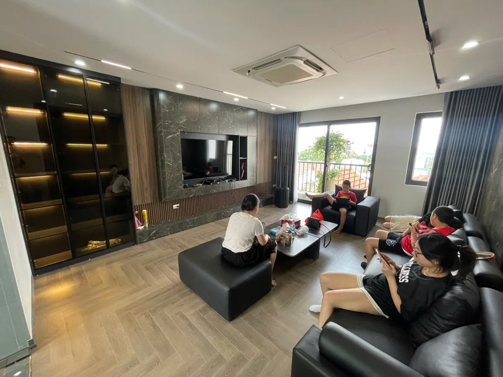 NHÀ ĐẸP DÂN XÂY ĐỘC LẬP Ô TÔ ĐỖ CỬA- VÀO NHÀ Phố Nguyễn Lam 42 m2  8 tầng 14.5 tỷ Long Biên