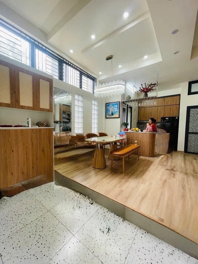 NHÀ MƠI- ĐẸP- FULL NỘI THẤT Phố Trạm 40m2 X 5 Tầng 10.85 Tỷ Long Biên Hà Nội