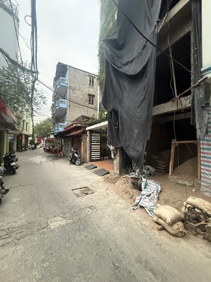 BÁN NHÀ MẶT PHỐ KINH DOANH- OTO QUA Phố Huỳnh Tấn Phát 40 m2 X 6 Tầng 13.5 tỷ Long Biên