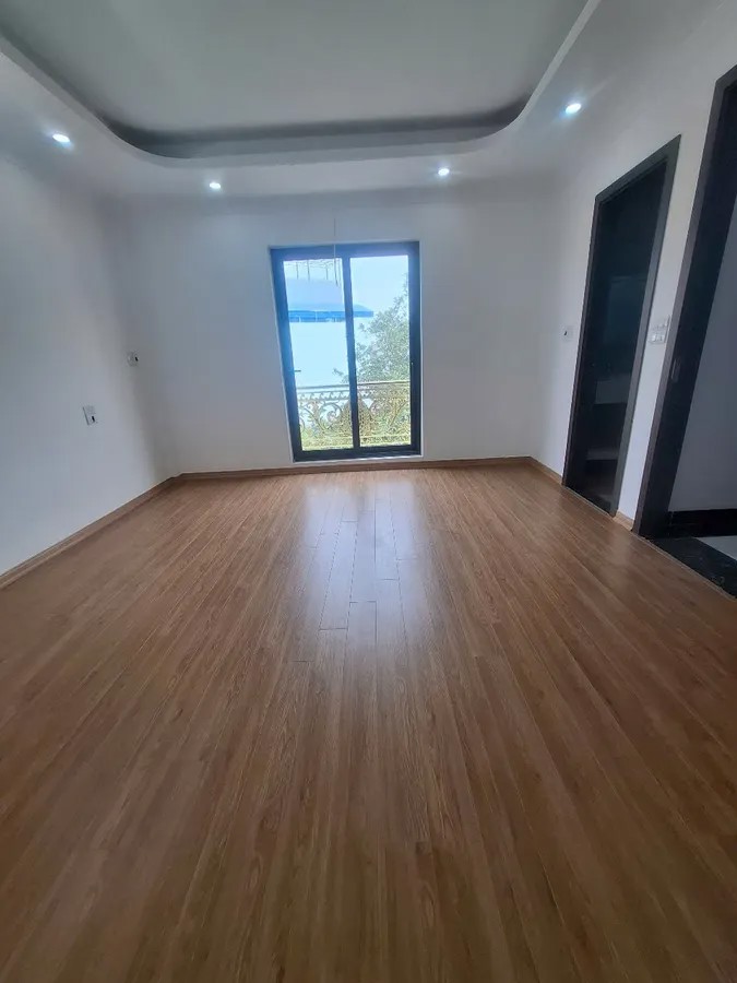 BÁN NHÀ MỚI Ô TÔ ĐÕ CỬA- KINH DOANH Phố Nguyễn Văn Linh 35m2 X 6 Tầng  9.8 tỷ Long Biên