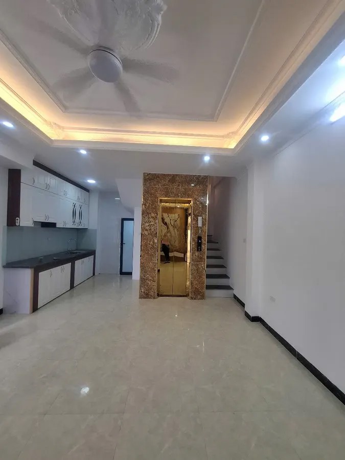 BÁN NHÀ MỚI Ô TÔ ĐÕ CỬA- KINH DOANH Phố Nguyễn Văn Linh 35m2 X 6 Tầng  9.8 tỷ Long Biên