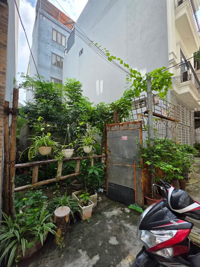 BÁN ĐẤT Tư Đình 56 m2 mặt tiền 4.8 m,10.7 tỷ Long Biên