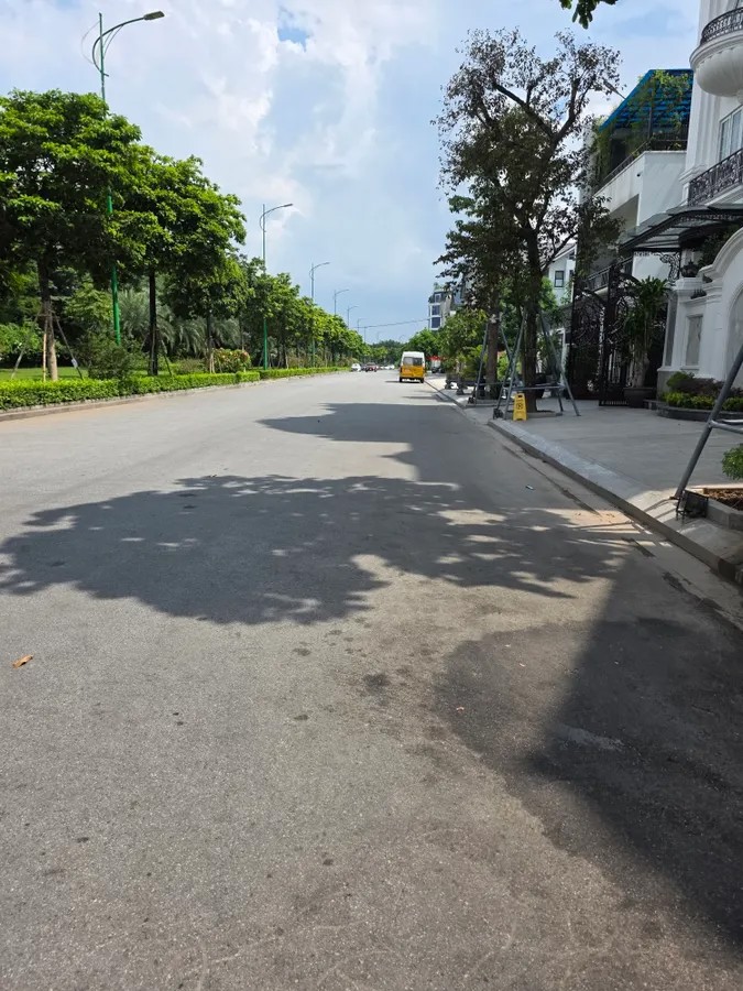 BÁN ĐẤT Tư Đình 56 m2 mặt tiền 4.8 m,10.7 tỷ Long Biên