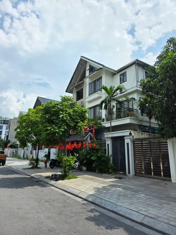 BÁN ĐẤT Tư Đình 56 m2 mặt tiền 4.8 m,10.7 tỷ Long Biên