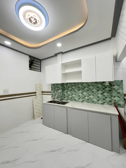 Nhà Đúc 2 Tầng - Sát Ngã Tư Bốn Xã - chỉ 3ty xíu