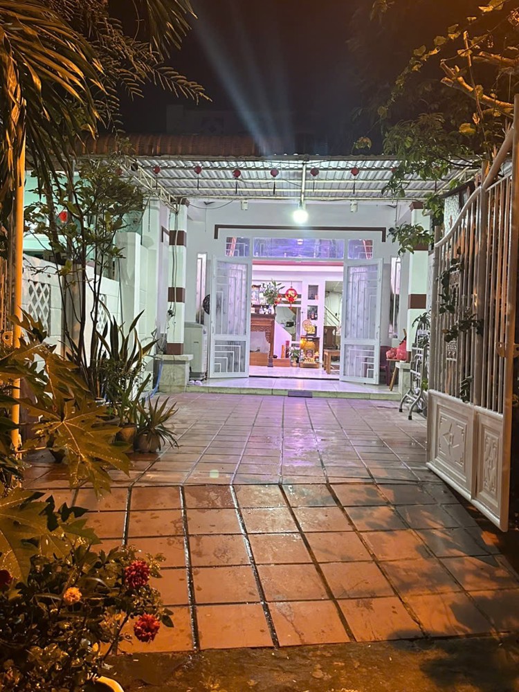 NHÀ VỊ TRÍ ĐẸP - GIÁ TỐT CẦN BÁN NHANH Căn Nhà Cấp 4 Gác Lửng Kiên Cố Tại TP. Hội An, Quảng Nam