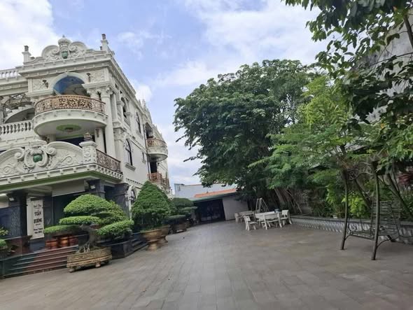 Bán nhà mặt tiền 4 tầng 23x55m giá 44 tỷ Đường 12m Nguyễn Ảnh Thủ