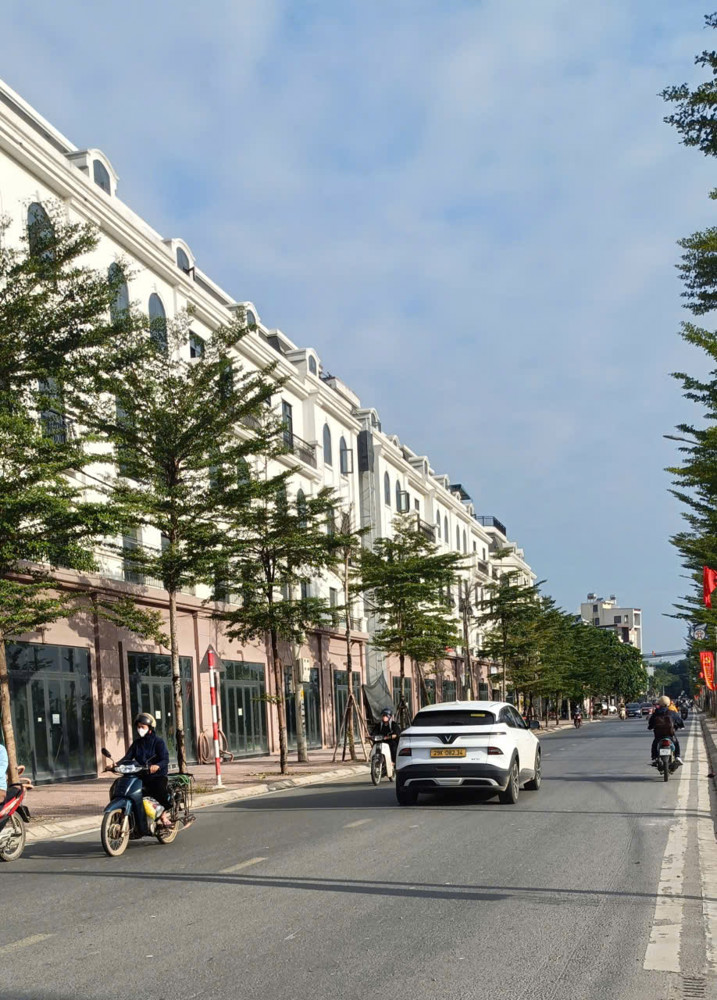 Liền kề Sơn Đồng Center 84m2-5 tầng, Vỉa hè ô tô tránh, giá 12.1 tỷ