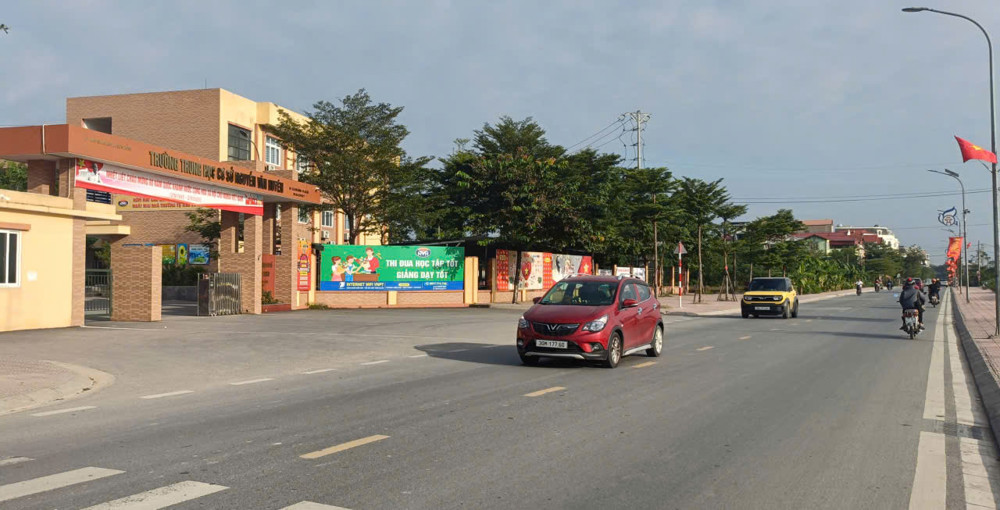 Liền kề Sơn Đồng Center 84m2-5 tầng, Vỉa hè ô tô tránh, giá 12.1 tỷ