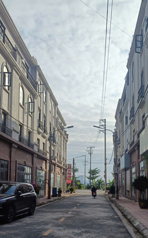 Liền kề Sơn Đồng Center 84m2-5 tầng, Vỉa hè ô tô tránh, giá 12.1 tỷ