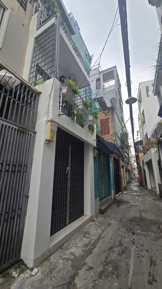 Quận 3 - CMT8- 3 tầng - Hẻm 3M - Giá 4.8 Tỷ