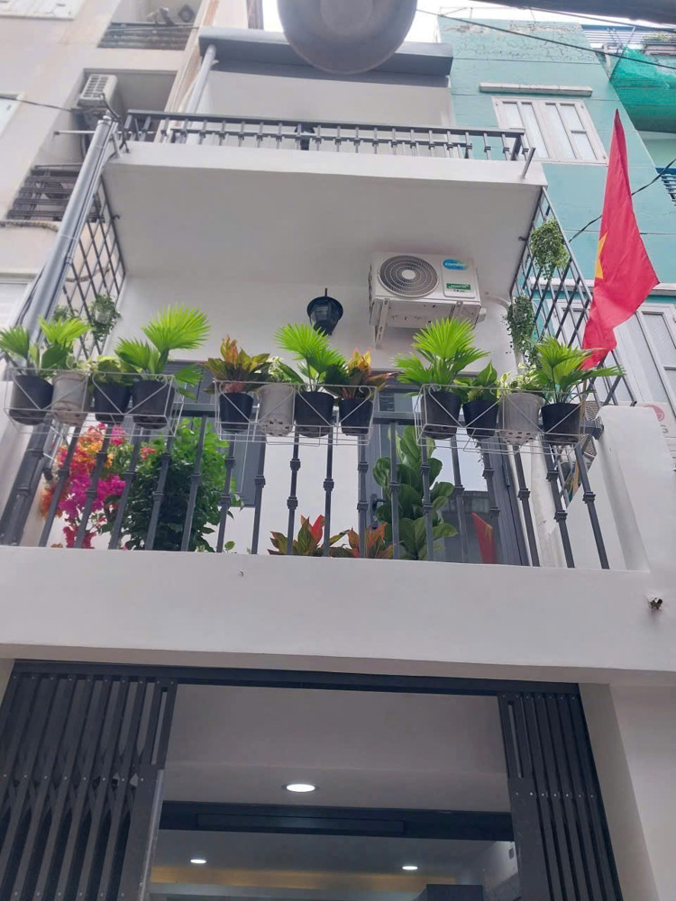 Quận 3 - CMT8- 3 tầng - Hẻm 3M - Giá 4.8 Tỷ