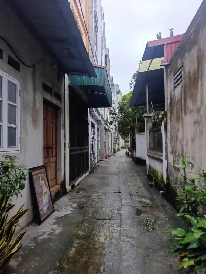 BÁN ĐẤT TẶNG NHÀ CẤP 4 TẠI YÊN BÌNH - HÀ ĐÔNG 44M2, MT 4.3M, Giá 3.85 tỷ - NGÕ OTO - NỞ HẬU 