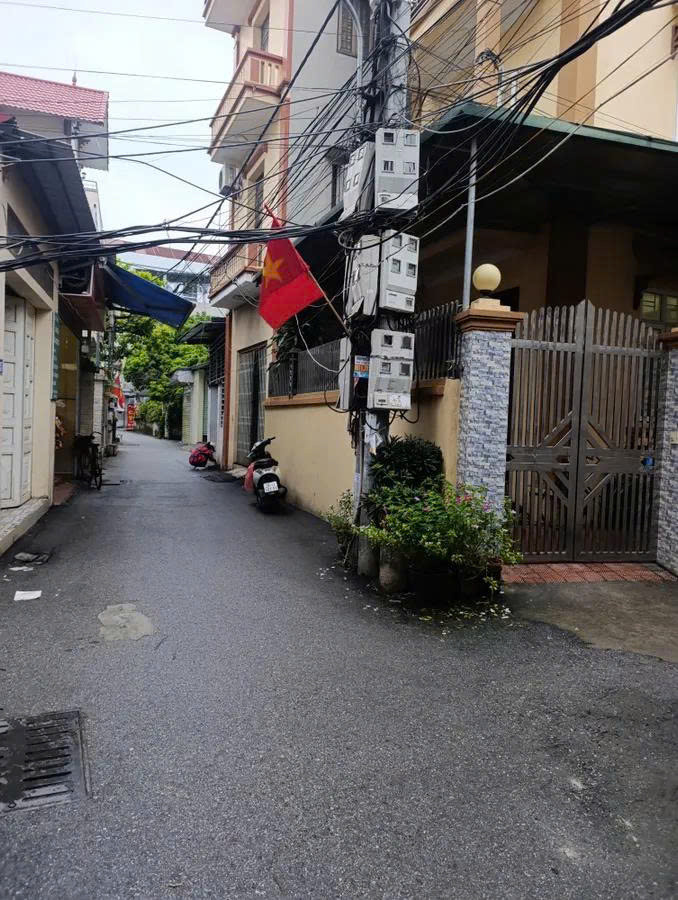 BÁN ĐẤT TẶNG NHÀ CẤP 4 TẠI YÊN BÌNH - HÀ ĐÔNG 44M2, MT 4.3M, Giá 3.85 tỷ - NGÕ OTO - NỞ HẬU 