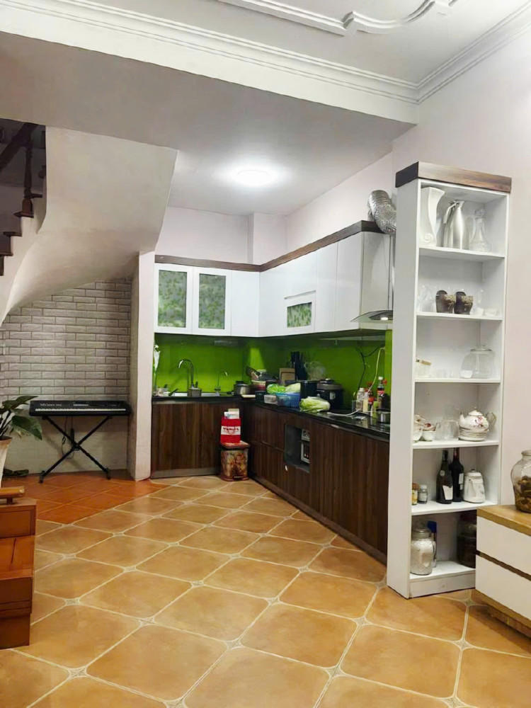 Chỉ hơn 7 tỷ bán gấp nhà Hoàng Hoa Thám 35m² ngõ thông gần phố