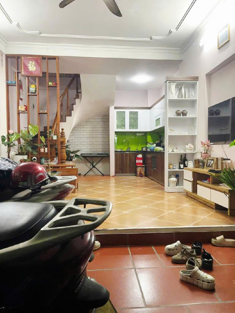 Chỉ hơn 7 tỷ bán gấp nhà Hoàng Hoa Thám 35m² ngõ thông gần phố