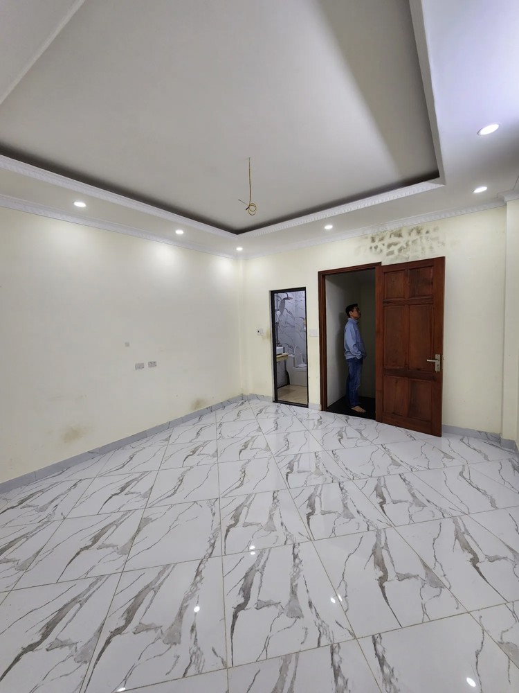 Bán Nhà  Đê Tô Hoàng 28m2, 5 tầng. mặt tiền 4.1m. giá 7.5 Tỷ Hai Bà Trưng Hà Nội