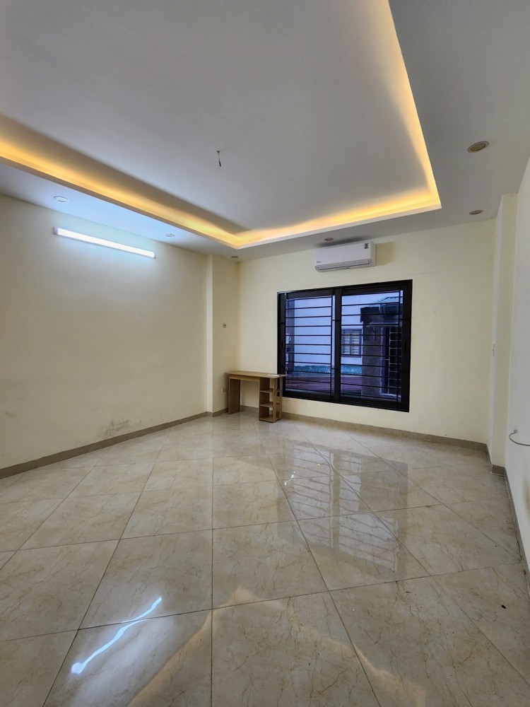 Bán Nhà  Đê Tô Hoàng 28m2, 5 tầng. mặt tiền 4.1m. giá 7.5 Tỷ Hai Bà Trưng Hà Nội