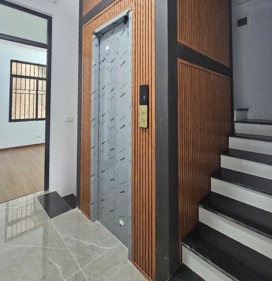 Lĩnh Nam Nhà Phân Lô 5 tầng, 2 mặt thoáng. View Hồ Thế Đất Vượng Khí, Tài Lộc Hưng Thịnh!