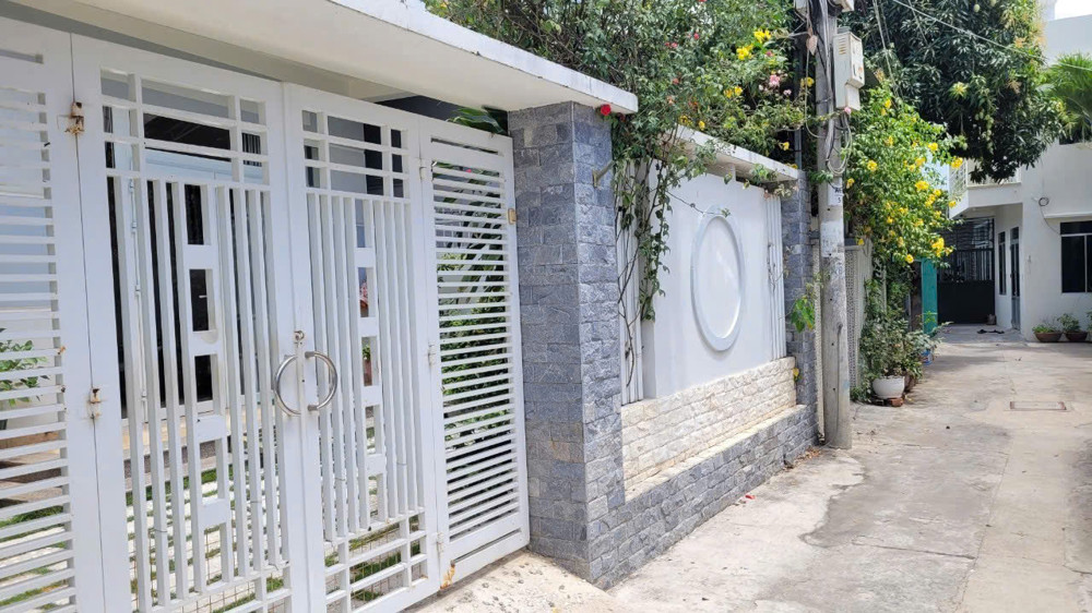 Nhà 1 trệt 1 lầu 1 tum – 5PN, hẻm 4m Phú Đức, Vĩnh Hòa – 9,5 tỷ