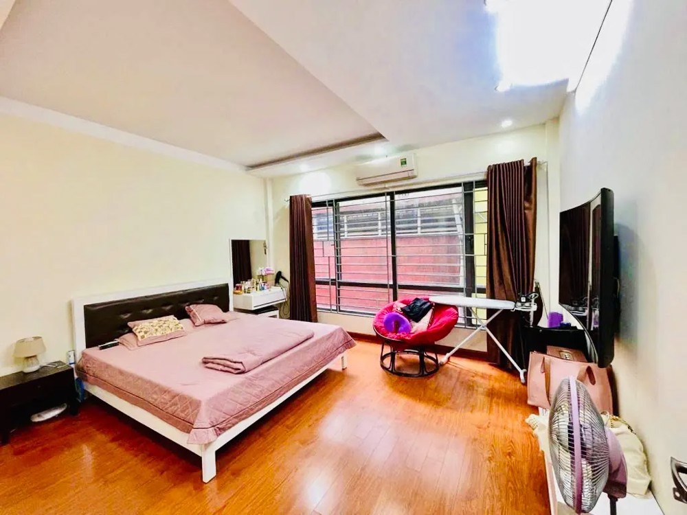 Bán Nhà Võ Thị Sáu 38m2. 5 tầng. mặt tiền 4.5m. giá 13.5 Tỷ Hai Bà Trưng Hà Nội