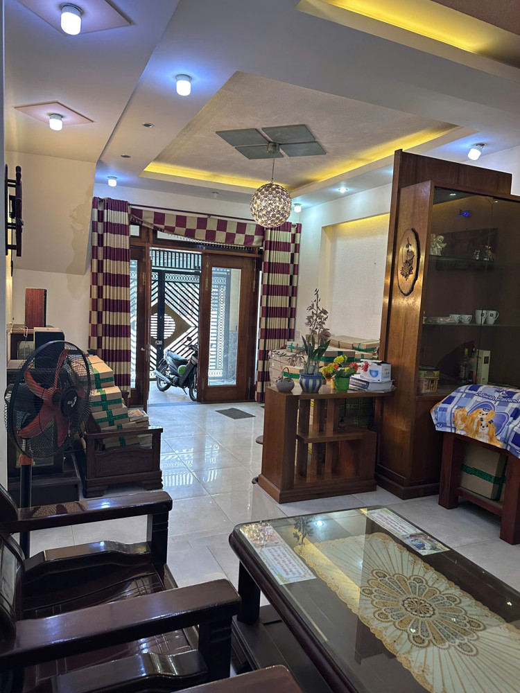 Nhà HXH đường ĐHT02, sát chợ, 5 x 18m, 4 tấm, 7 PN