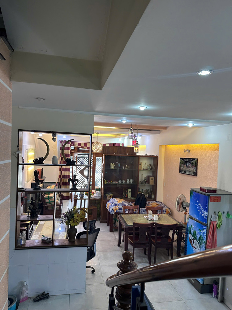 Nhà HXH đường ĐHT02, sát chợ, 5 x 18m, 4 tấm, 7 PN