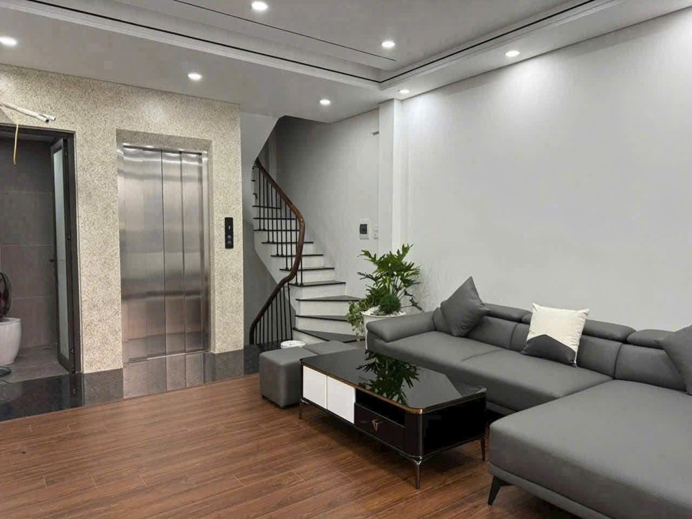 NHÀ MỚI FULL NỘI THẤT 6 TẦNG THANG MÁY Ô TÔ ĐỖ CỬA THẠCH BÀN - LONG BIÊN 30M2 8.3 TỶ