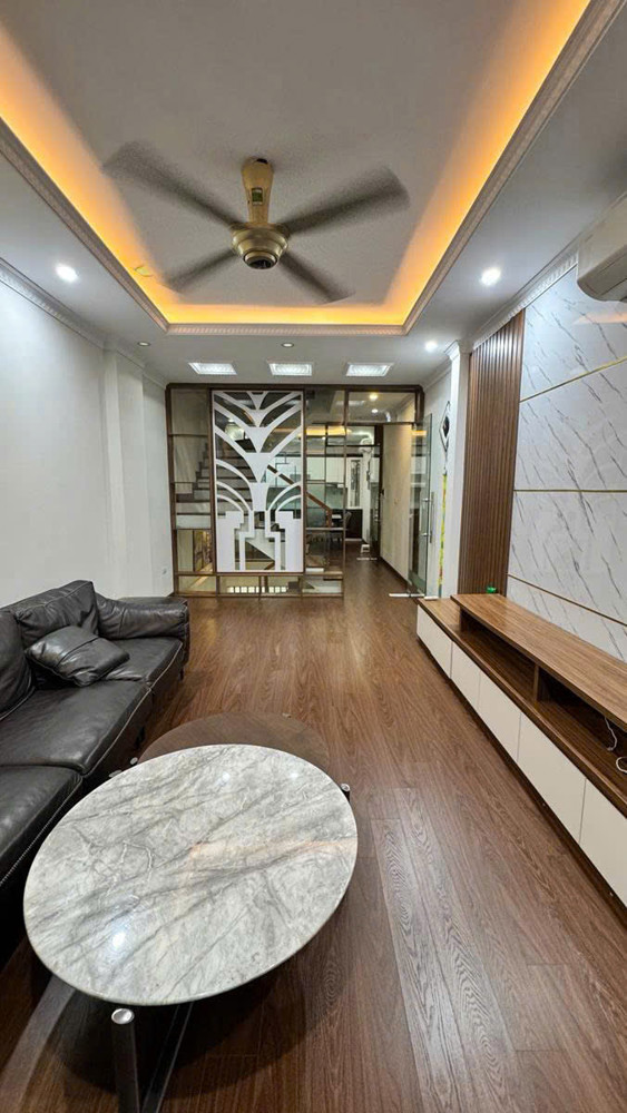 NHÀ MỚI Ô TÔ ĐỖ CỬA 5 TẦNG Nguyễn Sơn 50 M2 16.5 tỷ Long Biên