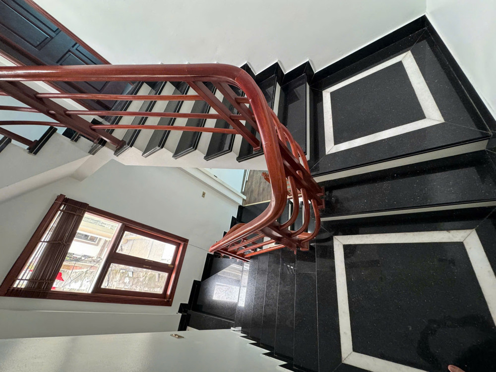 BÁN NHÀ MỚI Ô TÔ ĐỖ CỬA - KINH DOANH ĐỨC GIANG - LOGN BIÊN, 46M2 4 TẦNG 10.5 TỶ