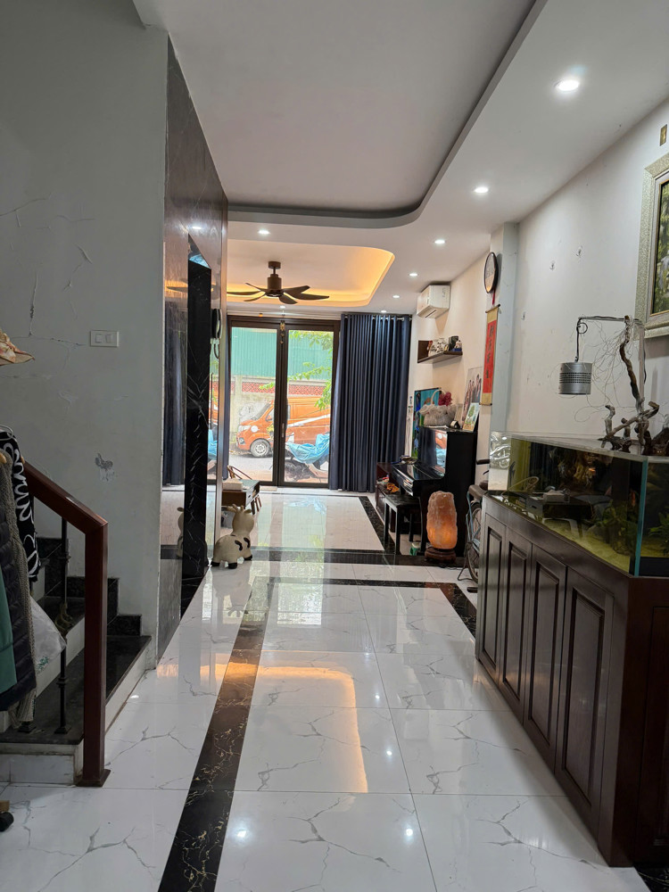 SIÊU PHẨM KINH DOANH Ô TÔ CHÁNH BÁT KHỐI- LONG BIÊN 66M2 5 TẦNG 15 TỶ