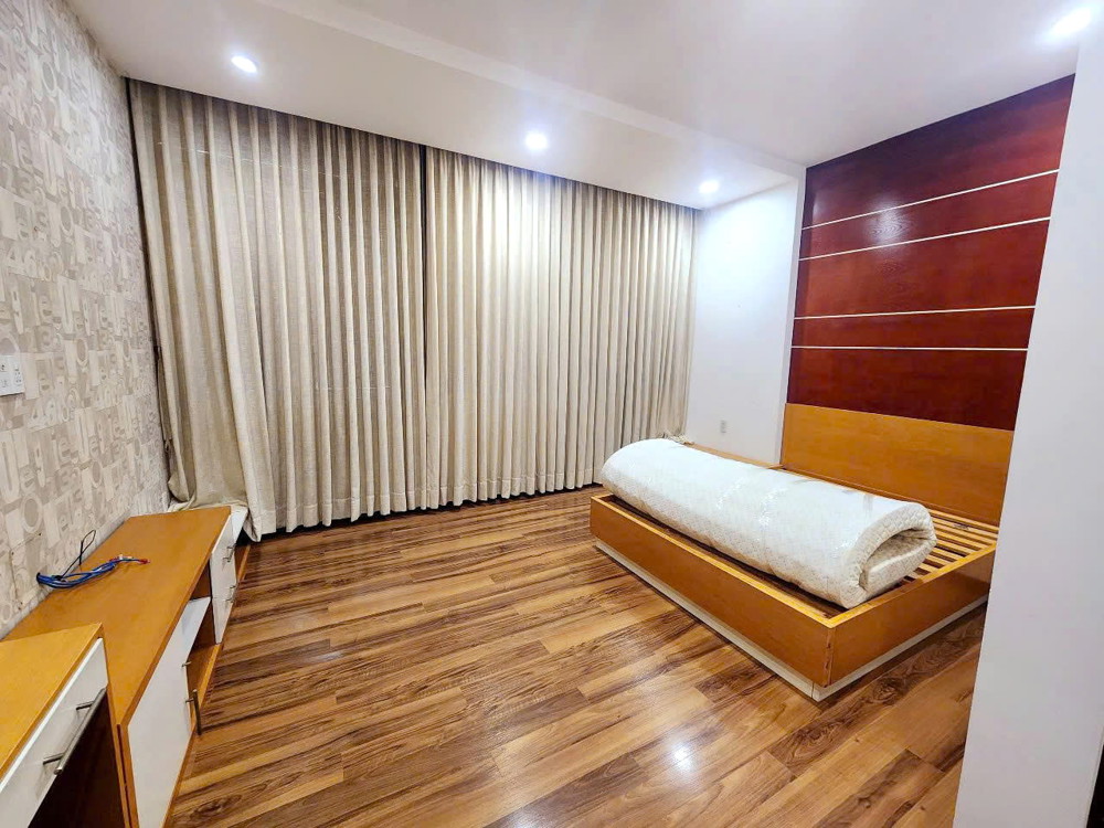 Nhà 5*10m 2 lầu/ST hẻm 125 Nguyễn Thị Tần P1Q8