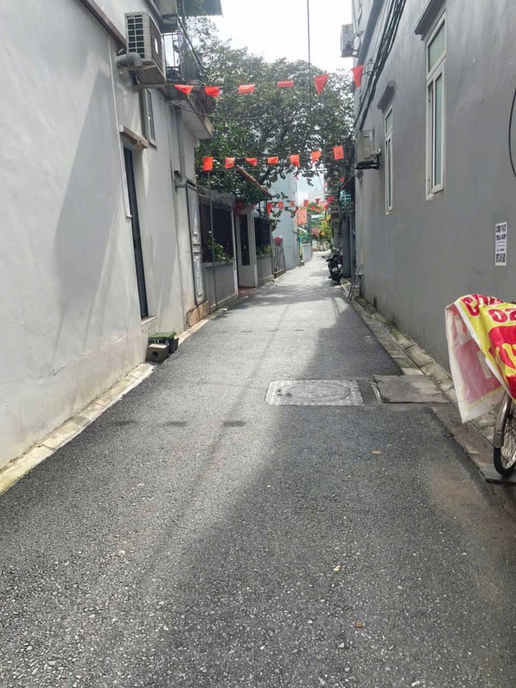 Chính chủ bán 43.8 m2 Trâu Quỳ, ô tô đỗ cửa, giá 7.5 tỷ - Lh 0985865658