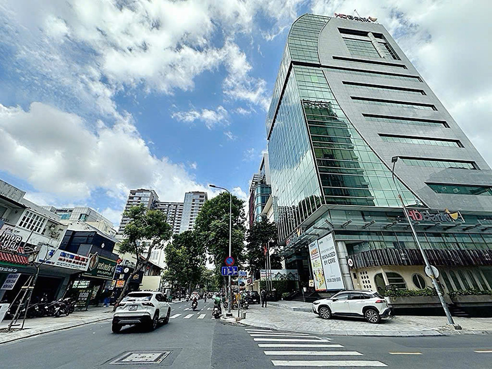 BÁN NHÀ 2 MẶT TIỀN HXH Đ.NGUYỄN ĐÌNH CHIỂU, QUẬN 1 - 4M*20M - VỊ TRÍ SIÊU ĐẸP ĐỐI DIỆN NHÀ NGẮM