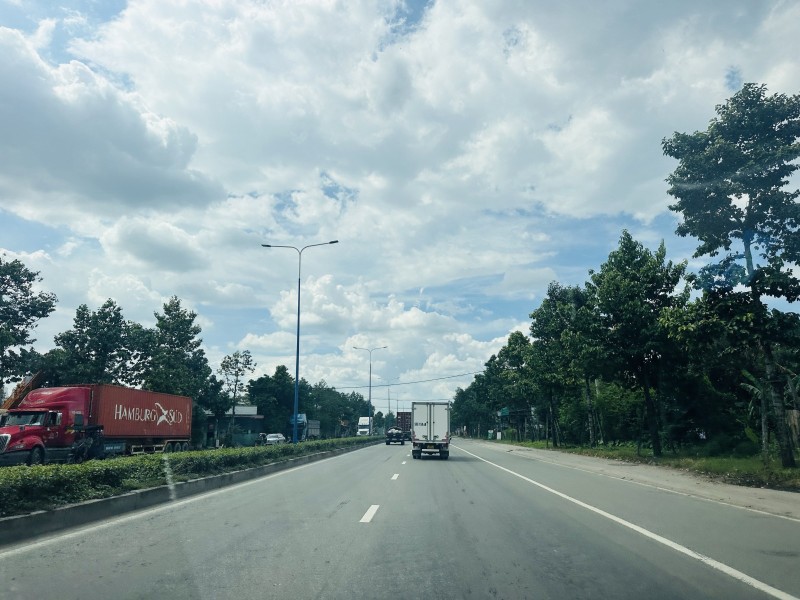 Bán nhà 205m2,SHR thổ cư 100%, đường ô tô,ngay cổng vào KCN Tân Đông Hiệp