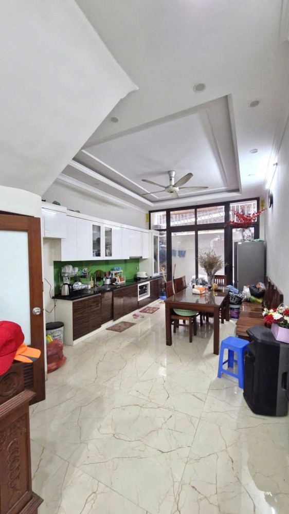 TRUNNG TÂM  CẦU GIẤY 20 M RA MẶT PHỐ - Nhỉnh 15 tỷ  nhà Nguyễn Khánh Toàn 55m, 5 T, 15 tỷ 5