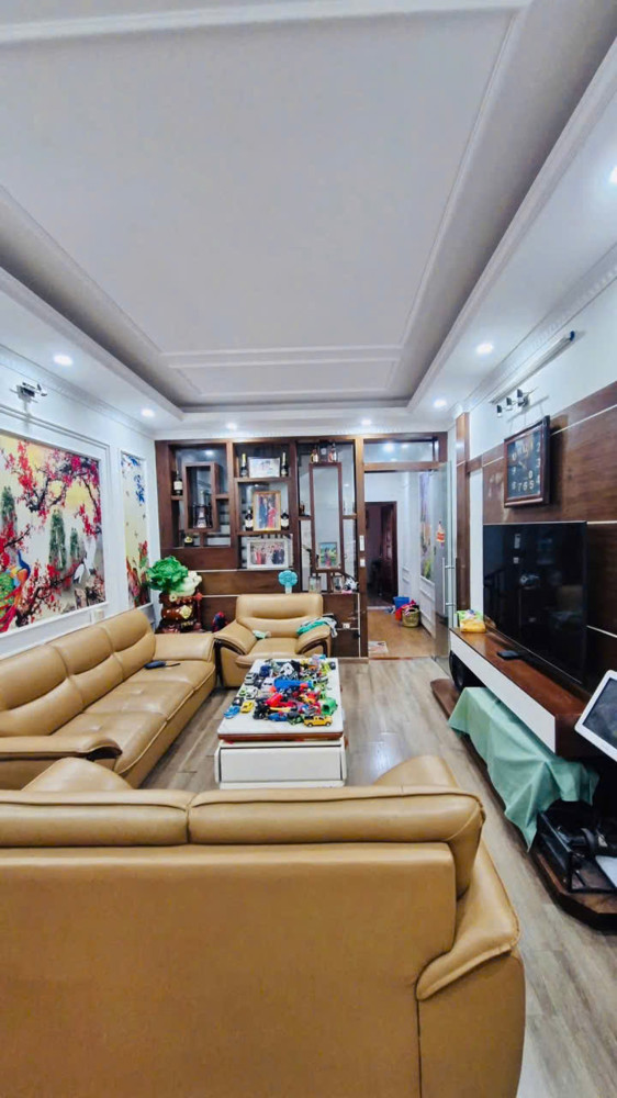 TRUNNG TÂM  CẦU GIẤY 20 M RA MẶT PHỐ - Nhỉnh 15 tỷ  nhà Nguyễn Khánh Toàn 55m, 5 T, 15 tỷ 5