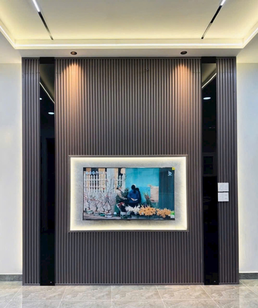 Nhà Xây Mới 1 Trệt. 2 Lầu. Sân thượng -2 PN. 3WC. Ban công lớn 6 Tỷ 250