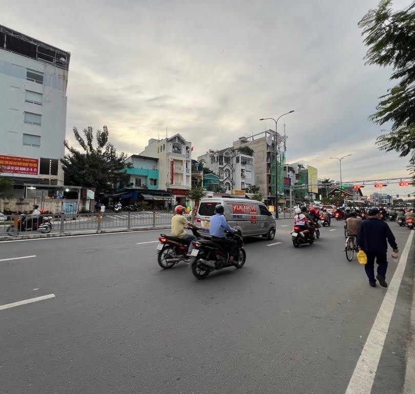 Bán nhà hẻm xe hơi Dương Quảng Hàm, Gò Vấp, 56m², 5 tầng, gần ĐH Văn Lang, giá 7.45 tỷ TL